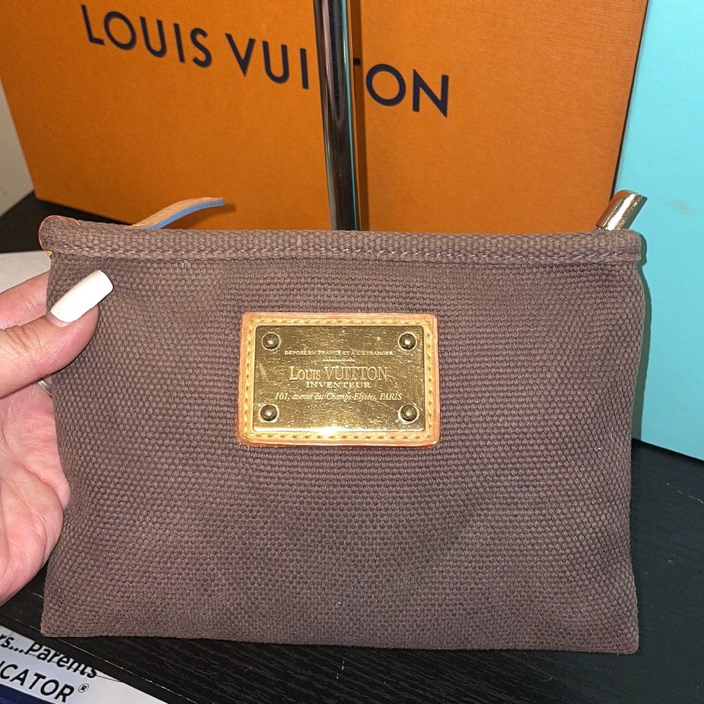 Louis Vuitton Antigua pouch